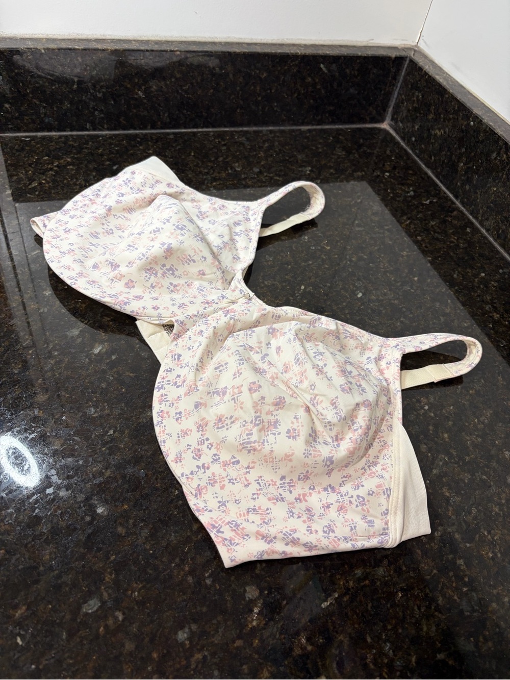 BALI 42DDD Women's Floral Underwire Bra in Light Cream and Pink/Purple Print